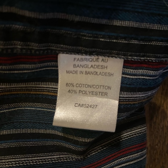 🦋 2/$20 Mountain Ridge vertical stripe button down tee - Picture 5 of 7